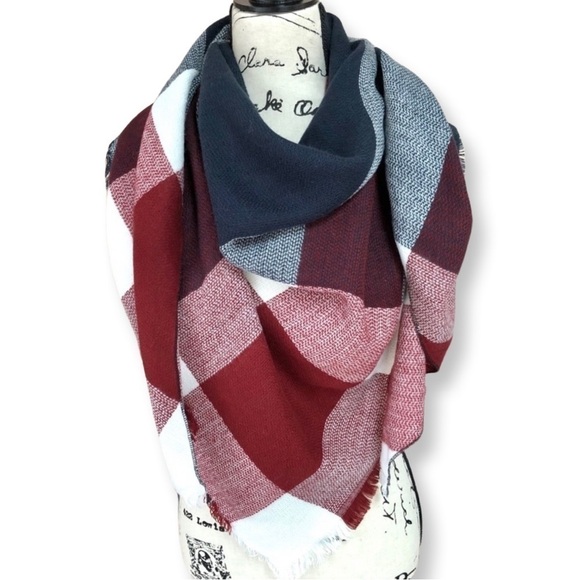 Luxury Cashmere Acrylic Plaid Knitted Triangle Scarf - Picture 1 of 6